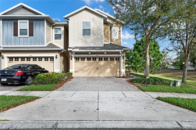 1335 E 10th St, FL
