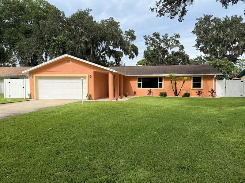 1013 Indian Oaks E, FL