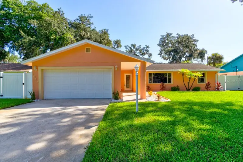 1013 Indian Oaks E, FL