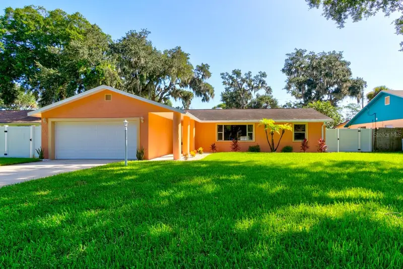 1013 Indian Oaks E, FL