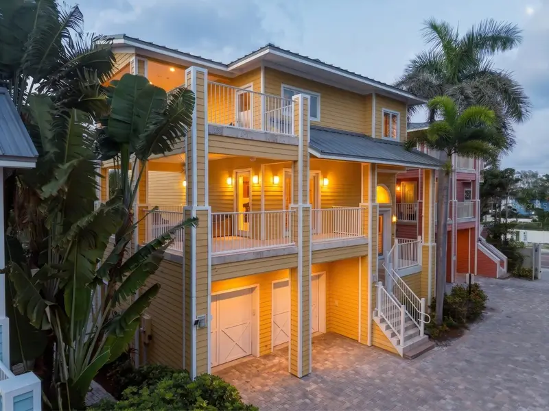 2718 Gulf Blvd #2, FL