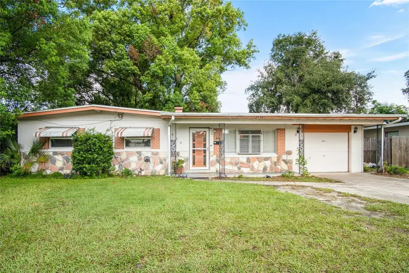 1840 N Powers Dr, FL