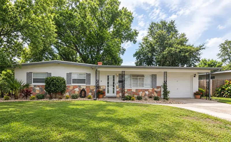 1840 N Powers Dr, FL