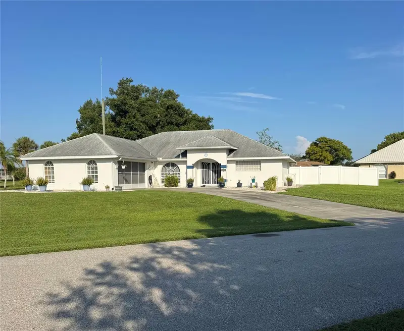 6233 Pebble Ln, FL
