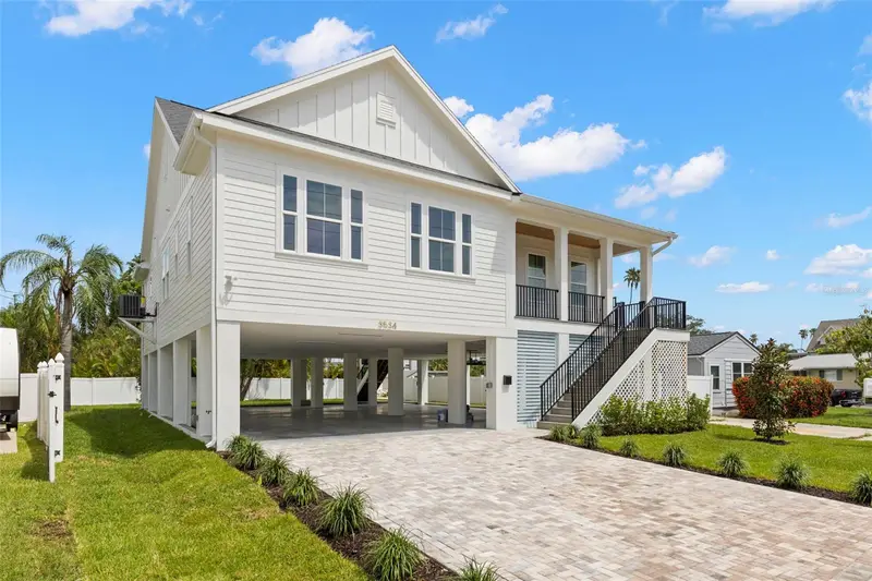3534 Overlook Dr Ne, FL
