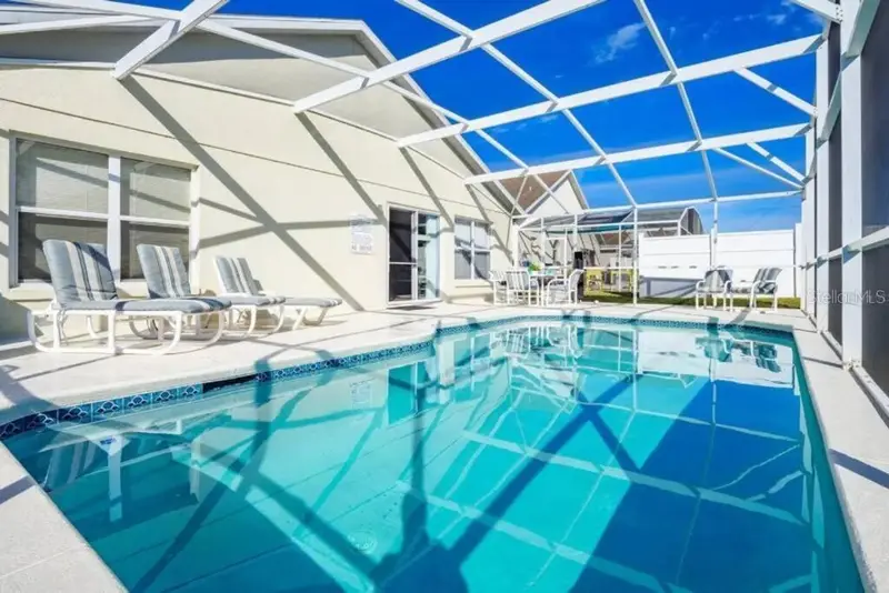 160 Bloomingdale Dr, FL
