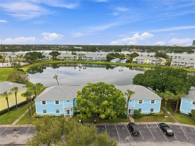 151 Seahorse Dr Se #B, FL