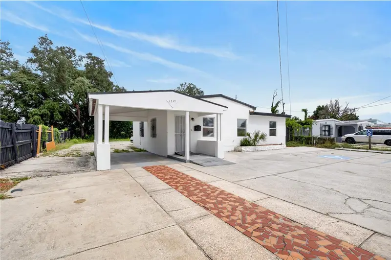 1317 N Pine Hills Rd, FL