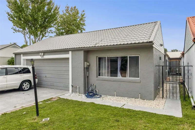 271 Mariposa, FL