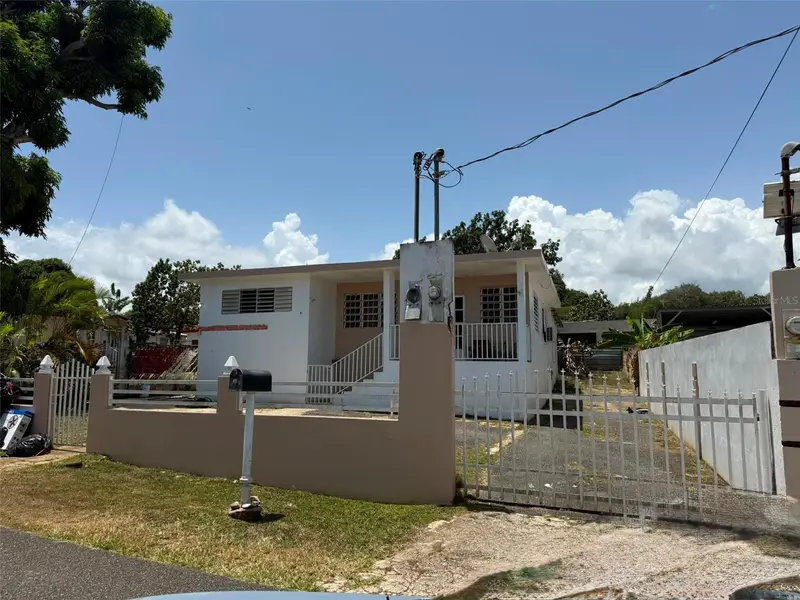 Calle Los Cedros Urb. Brisas De Llanadas, Calle Los Cedros #24, PR