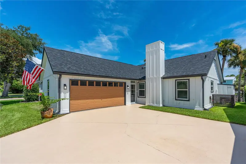 762 Pine Shores Cir, FL