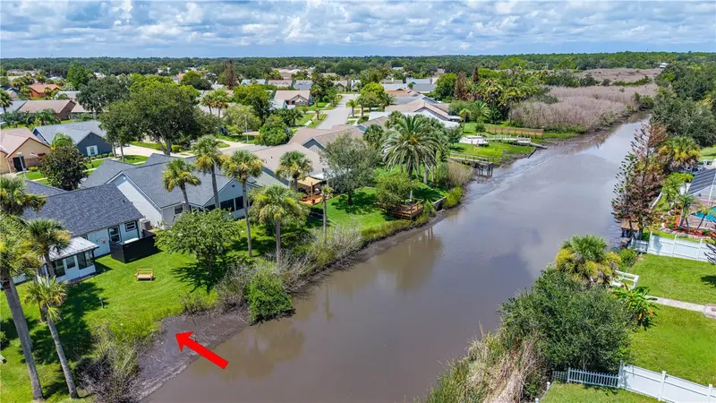 762 Pine Shores Cir, FL
