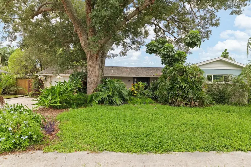 8404 Flagstone Dr, FL