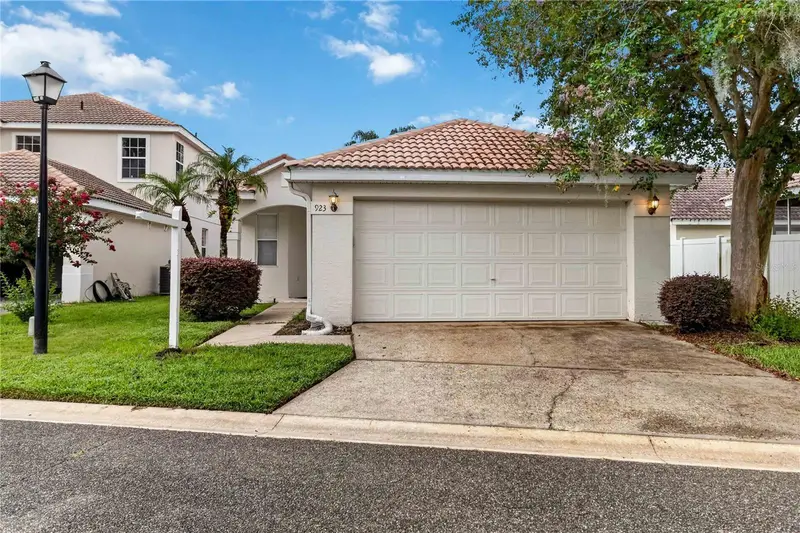 923 Torrey Pine Dr, FL