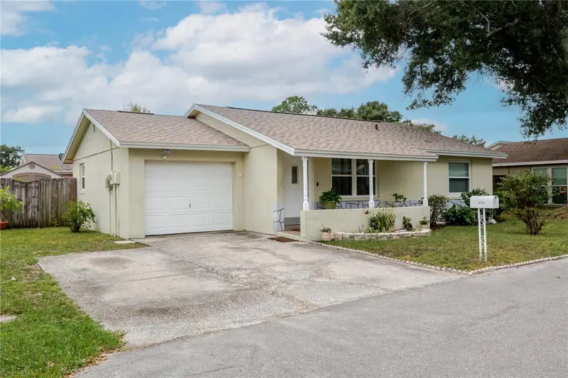 10118 Hunters Point Ct, FL