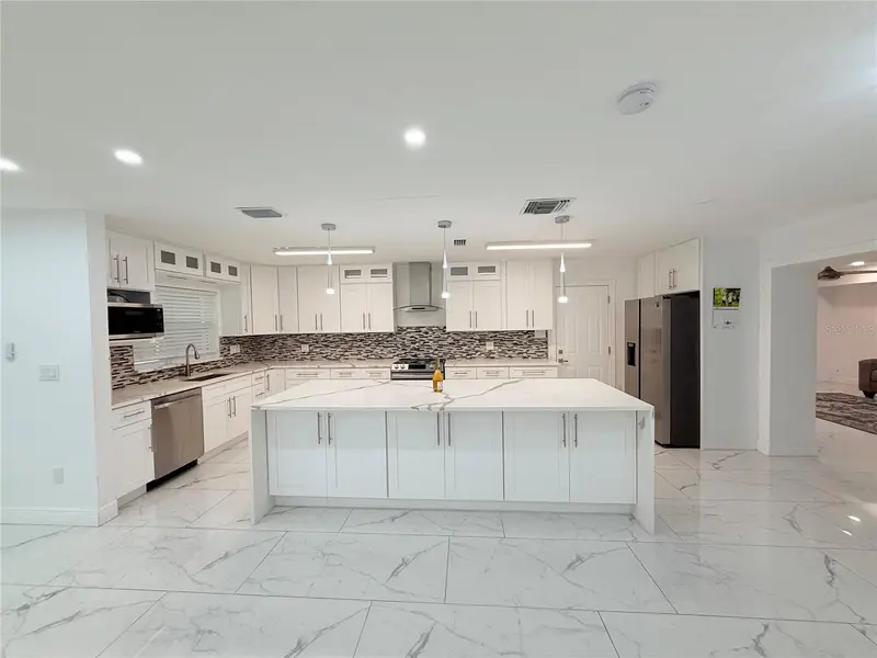 1557 Robinson Dr N, FL