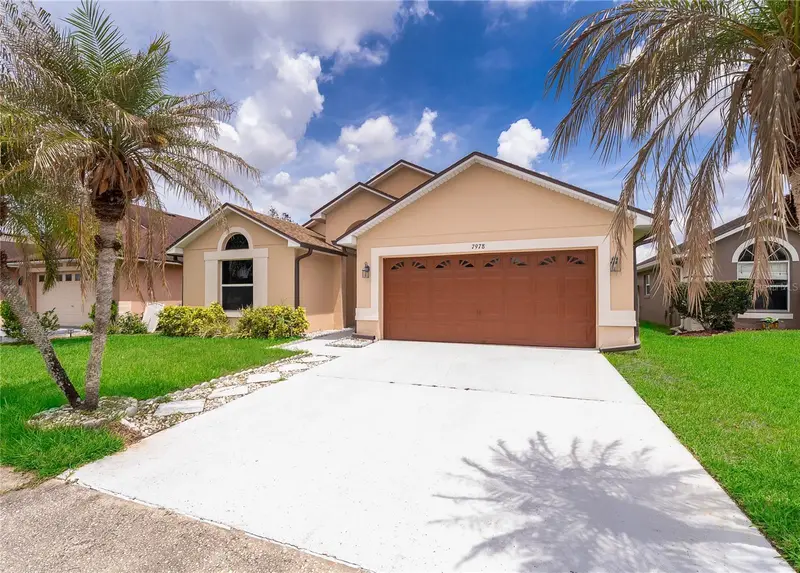 Lee Vista listing