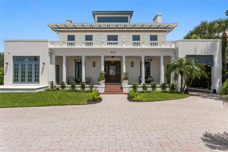 907 Bayshore Blvd, FL