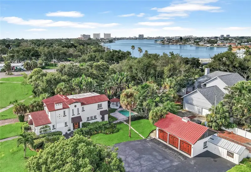 120 Park St N, FL