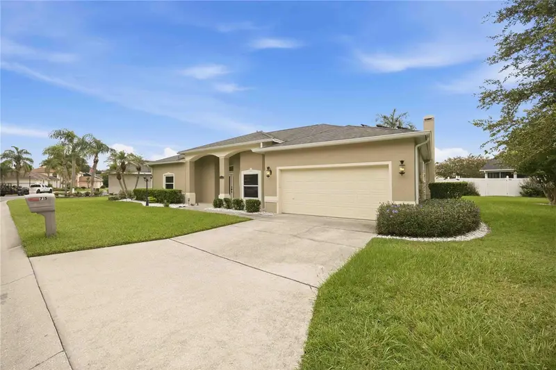 715 Jessanda Cir, FL