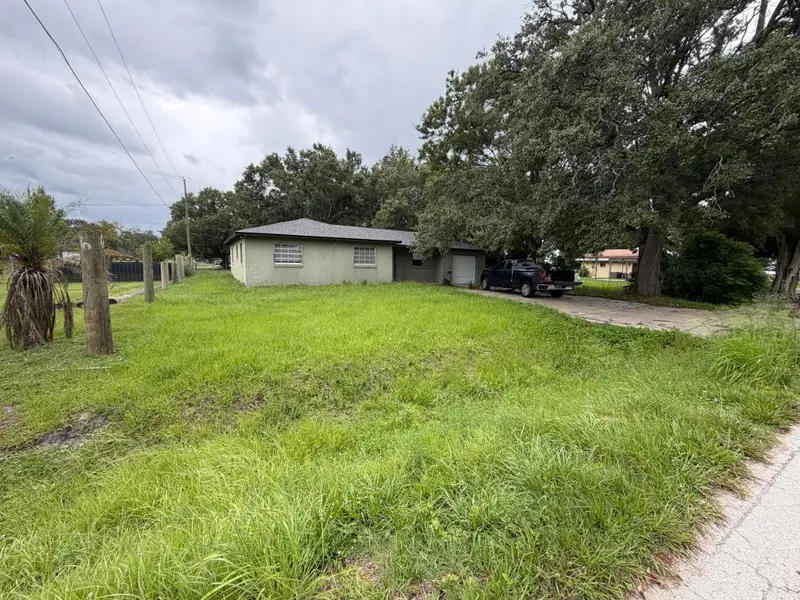 1423 Ne Livingston St, FL