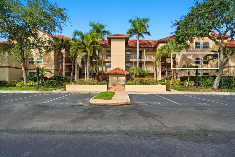 2400 Feather Sound Dr #427, FL