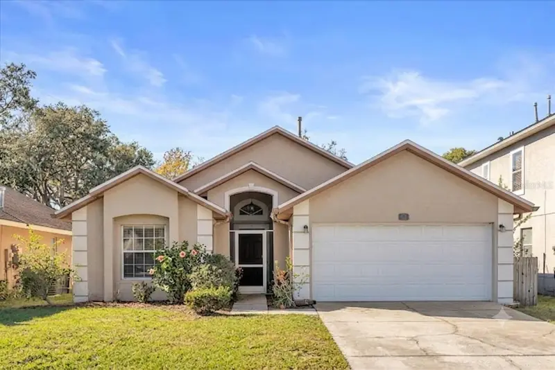 111 Pinewood Dr, FL