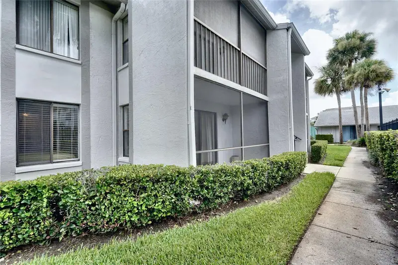 1716 Pine Ridge Rd #F1, FL