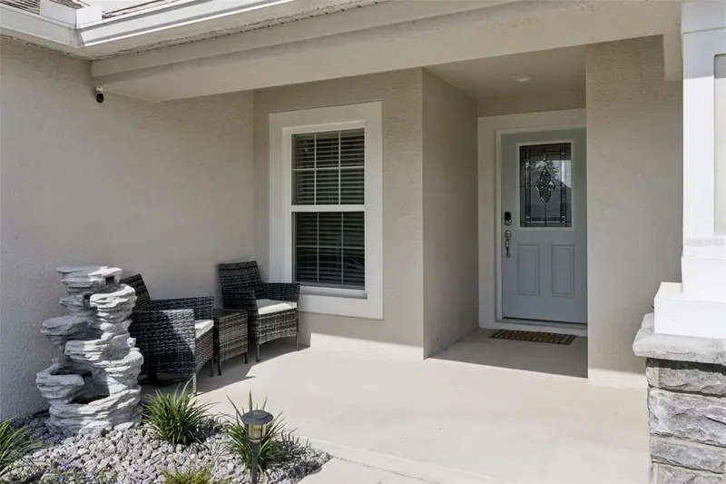 925 Lochland Loop, FL