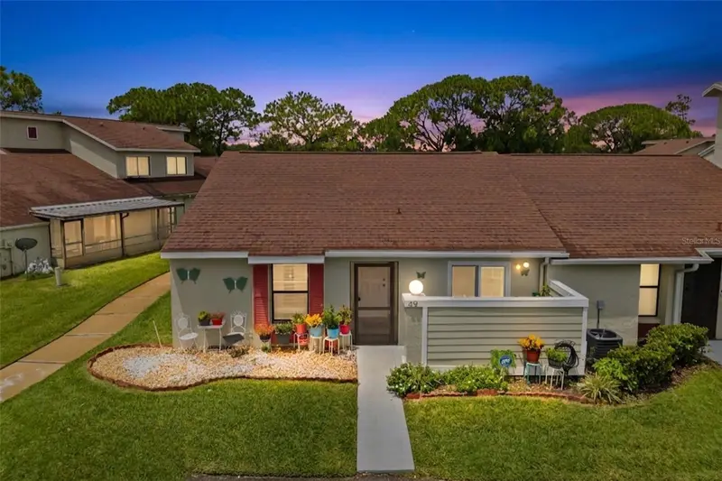 49 Pine Island Cir, FL