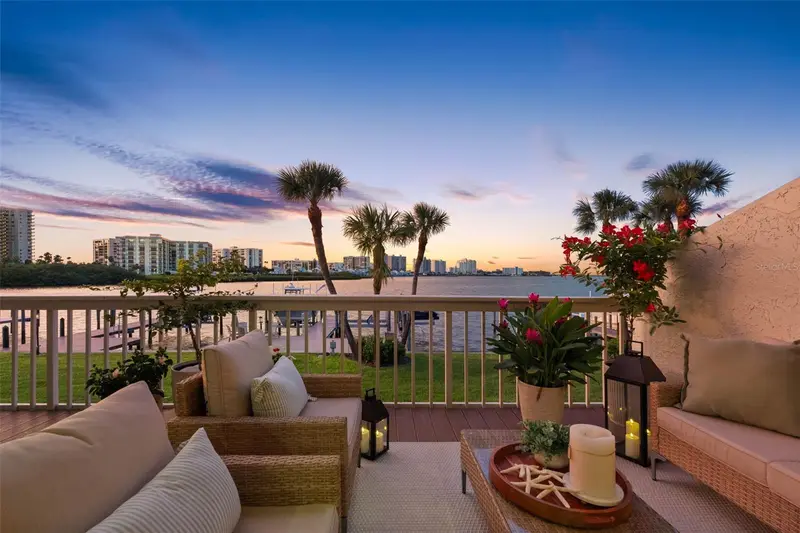 160 Marina Del Rey Ct, FL