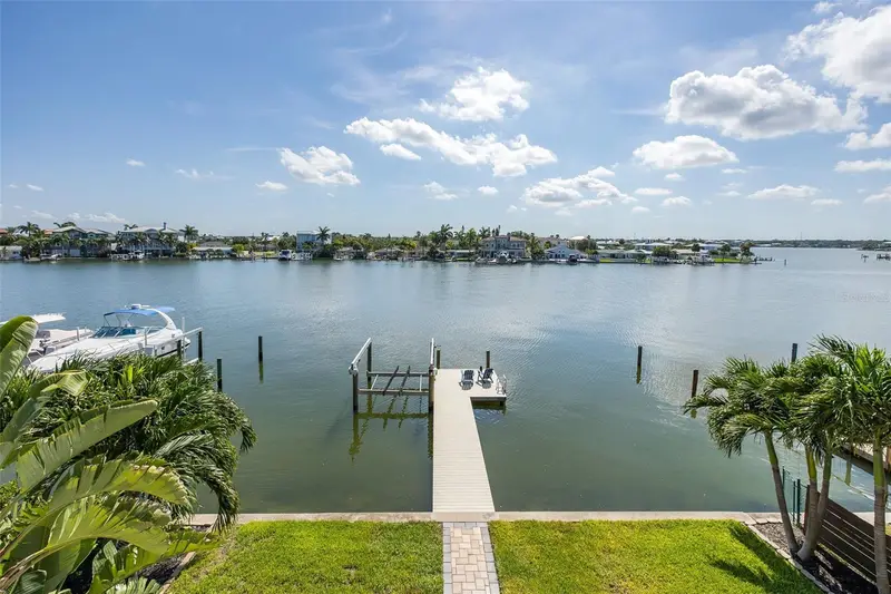 2501 Bay Blvd, FL