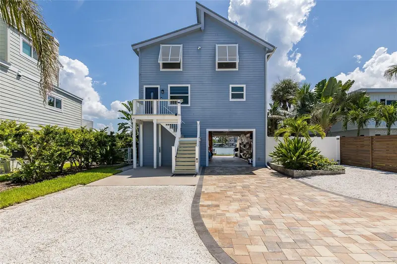 2501 Bay Blvd, FL