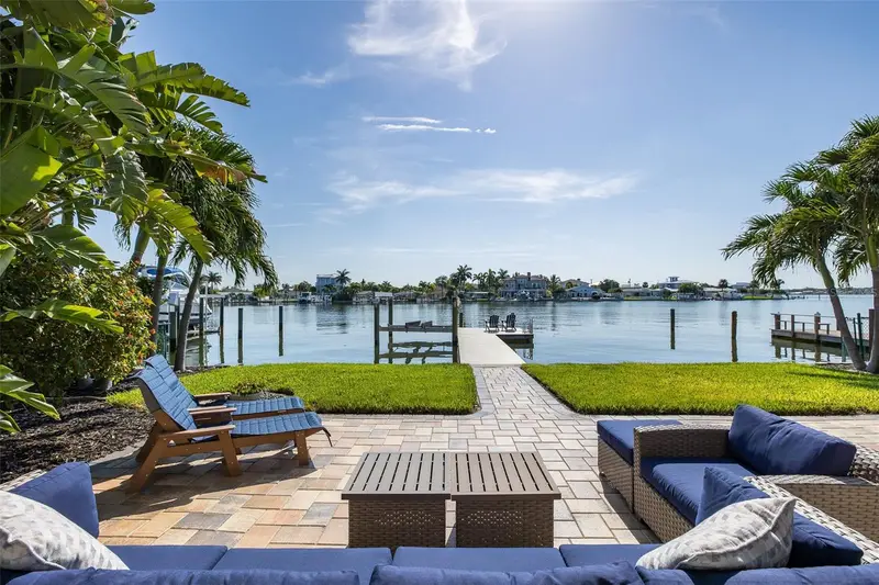 2501 Bay Blvd, FL