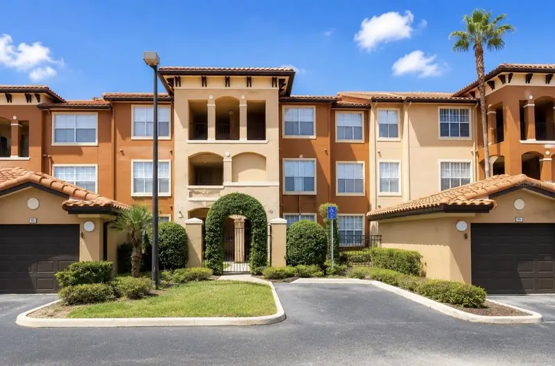 5572 Metrowest Blvd #203, FL