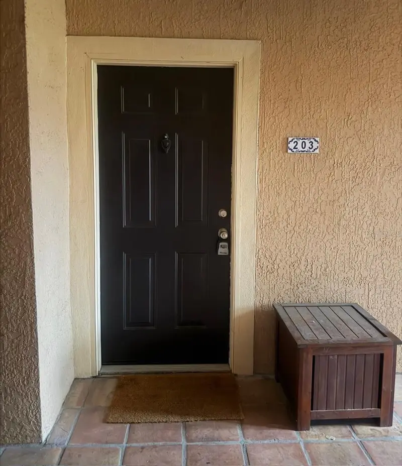 5572 Metrowest Blvd #203, FL