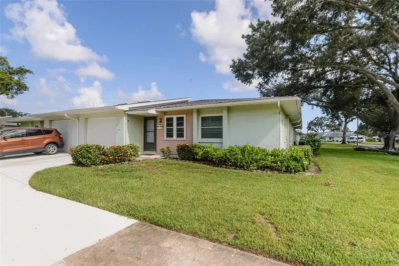 1139 Orange Tree Cir E #A, FL