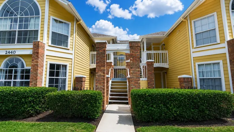 2440 Sweetwater Club Cir #40, FL