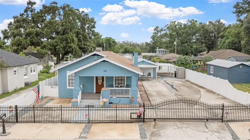 710 E Broad St, FL