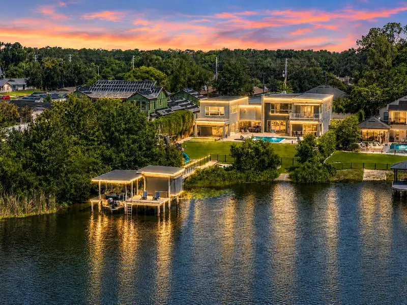 8922 University Blvd, FL