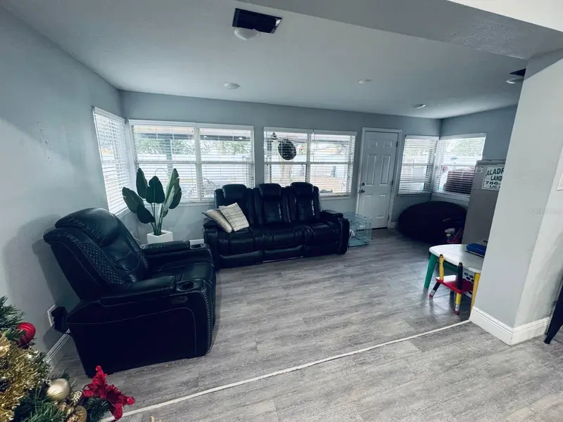 17 S Solandra Dr, FL