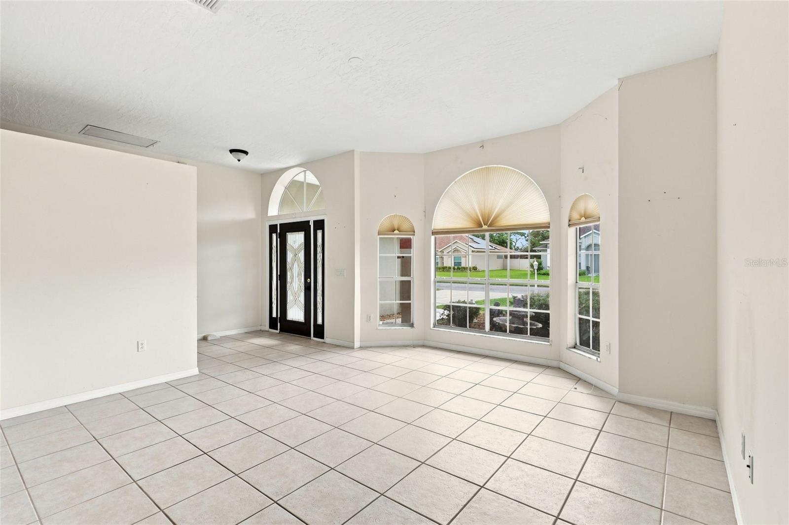 934 Pine Walk Ct Ne, FL