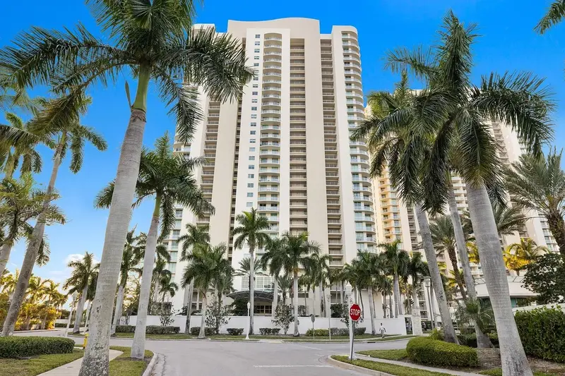 3000 Oasis Grand Blvd #1002, FL