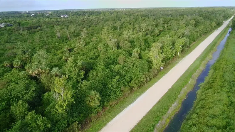 700 Shady Hollow Blvd W, FL