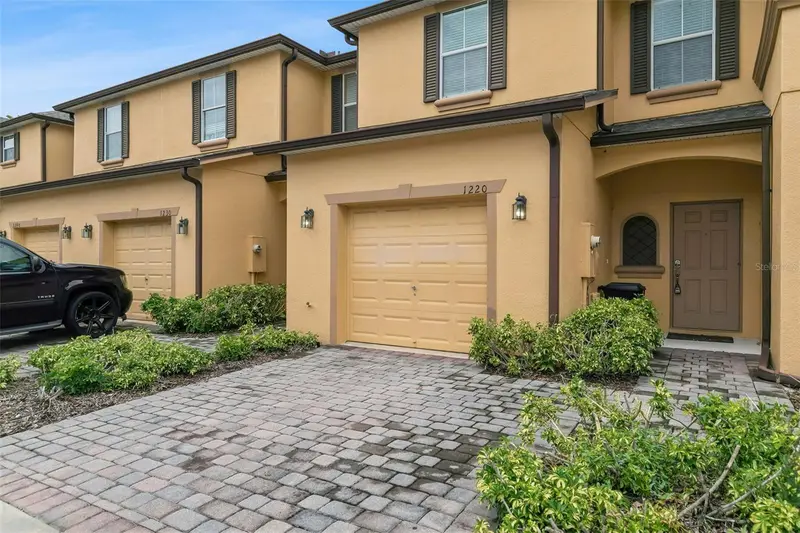 1220 Twin Trees Ln, FL