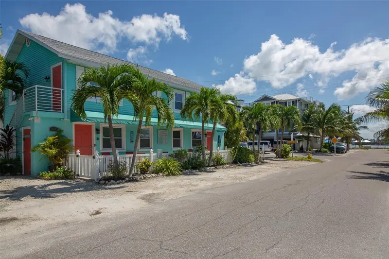 308 2nd St N #201, FL