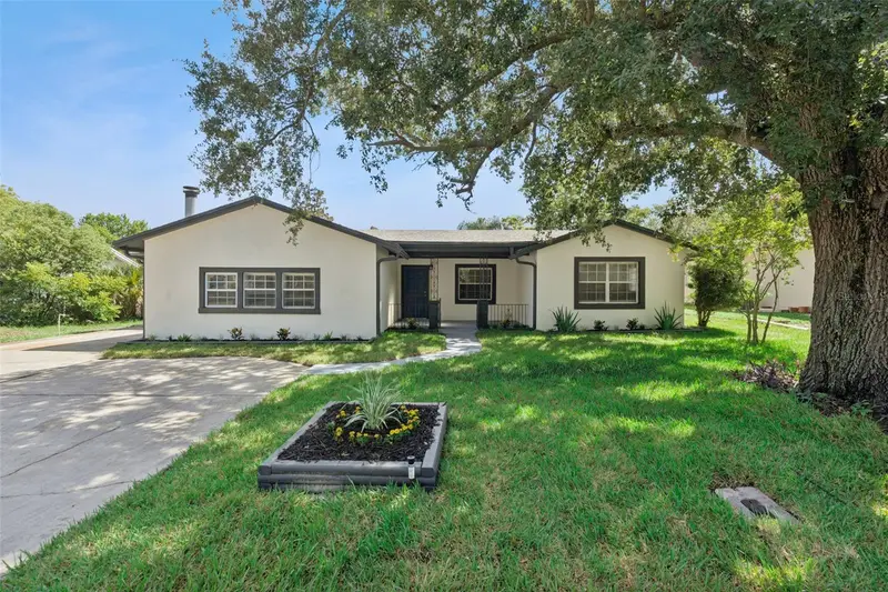 1033 Crystal Bowl Cir, FL