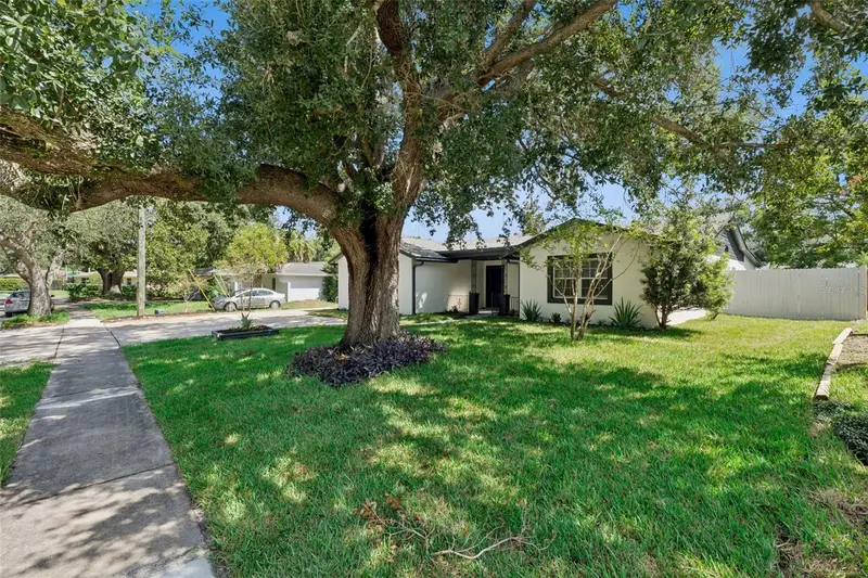 1033 Crystal Bowl Cir, FL