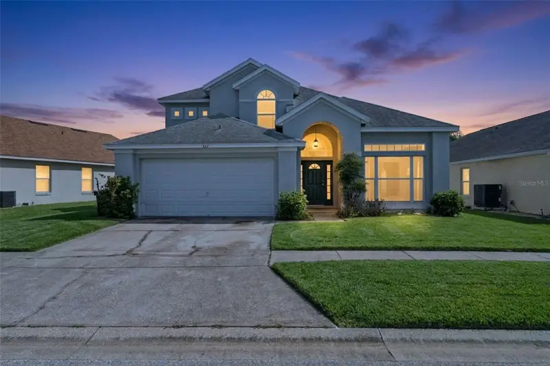 523 Rochester Loop, FL