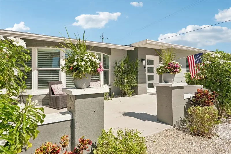 Venice Gardens listing